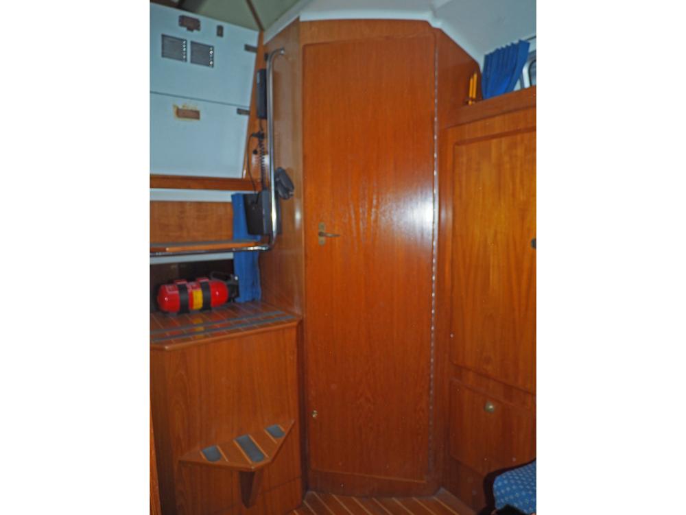 Saloon, Accommodation